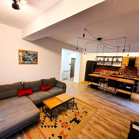 Urban Retreat: Industrial Chic 1Br Ap - Heart Of Bucharest Apartment Exterior foto
