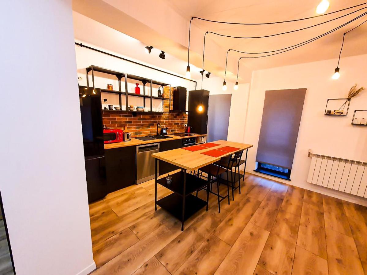 Urban Retreat: Industrial Chic 1Br Ap - Heart Of Bucharest Apartment Exterior foto