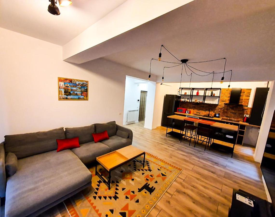 Urban Retreat: Industrial Chic 1Br Ap - Heart Of Bucharest Apartment Exterior foto