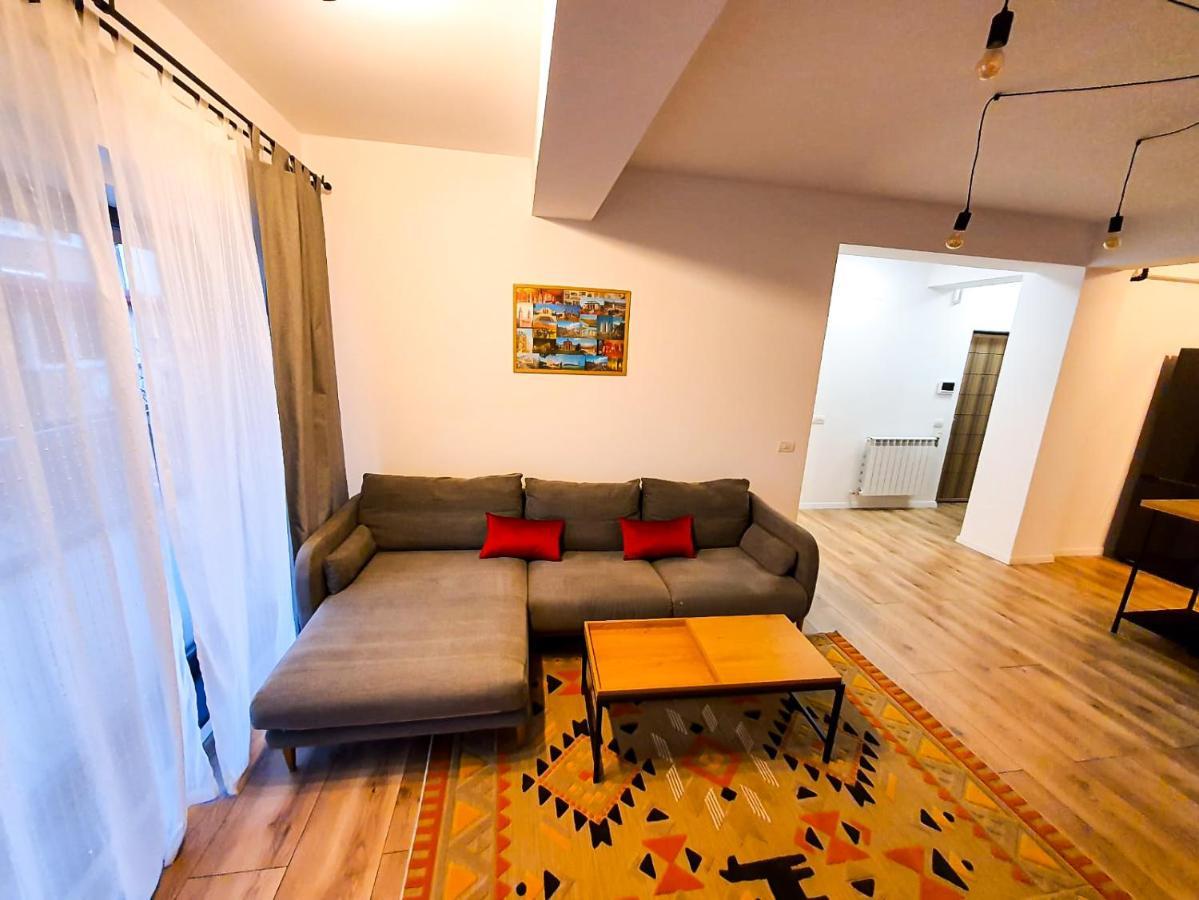 Urban Retreat: Industrial Chic 1Br Ap - Heart Of Bucharest Apartment Exterior foto