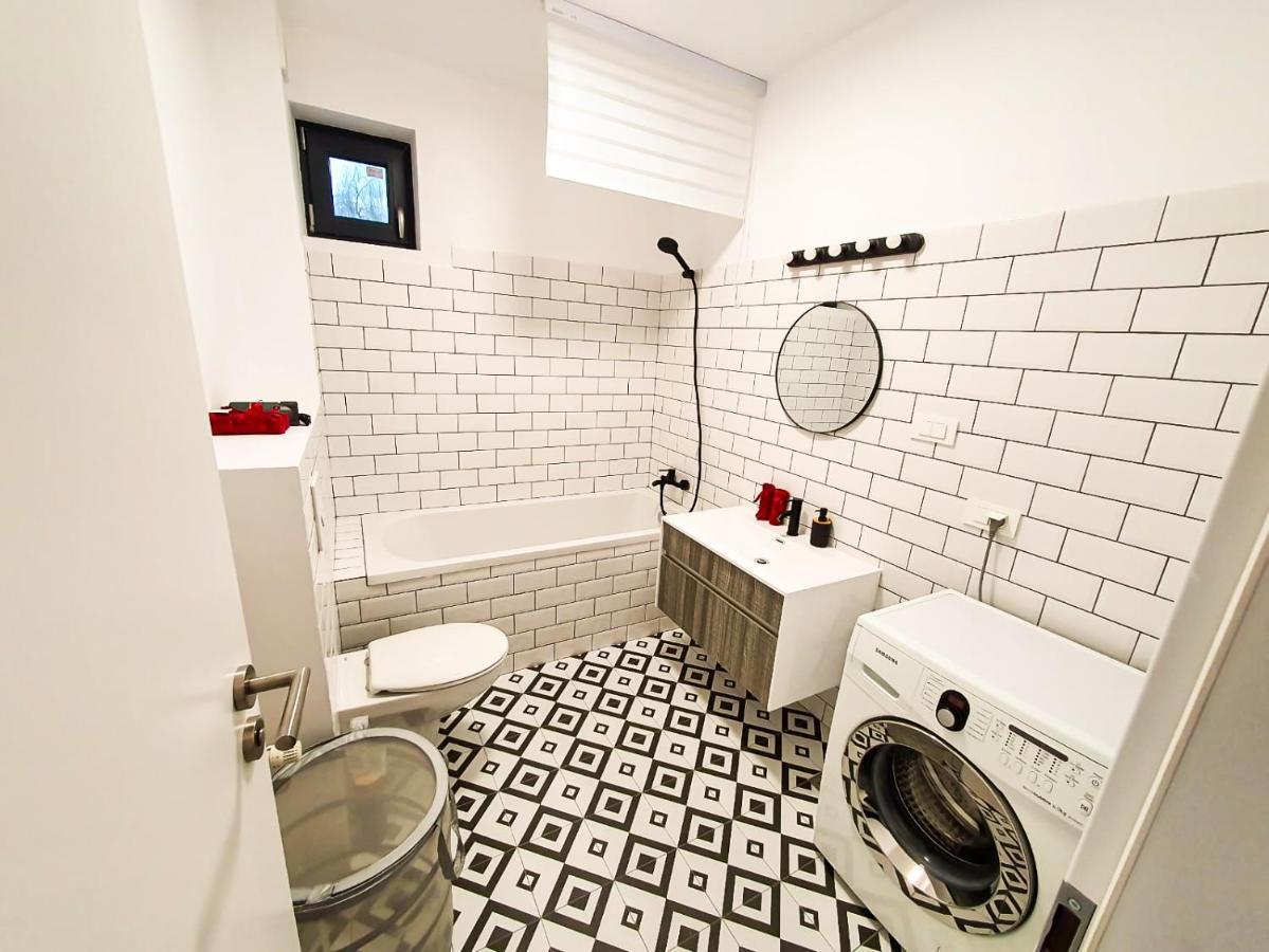 Urban Retreat: Industrial Chic 1Br Ap - Heart Of Bucharest Apartment Exterior foto
