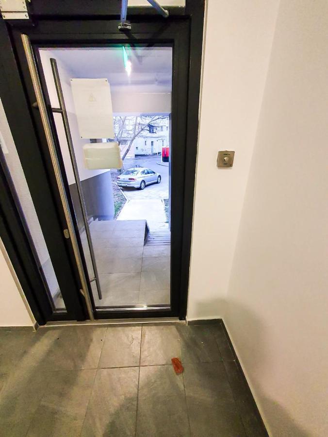 Urban Retreat: Industrial Chic 1Br Ap - Heart Of Bucharest Apartment Exterior foto